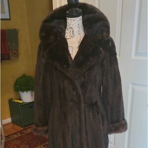 VINTAGE DESIGNER MINK COAT IN EXCELLENT CONDITION